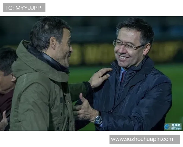 《当足球变成喜剧：那些年球星们的尴尬瞬间与爆笑纪录》